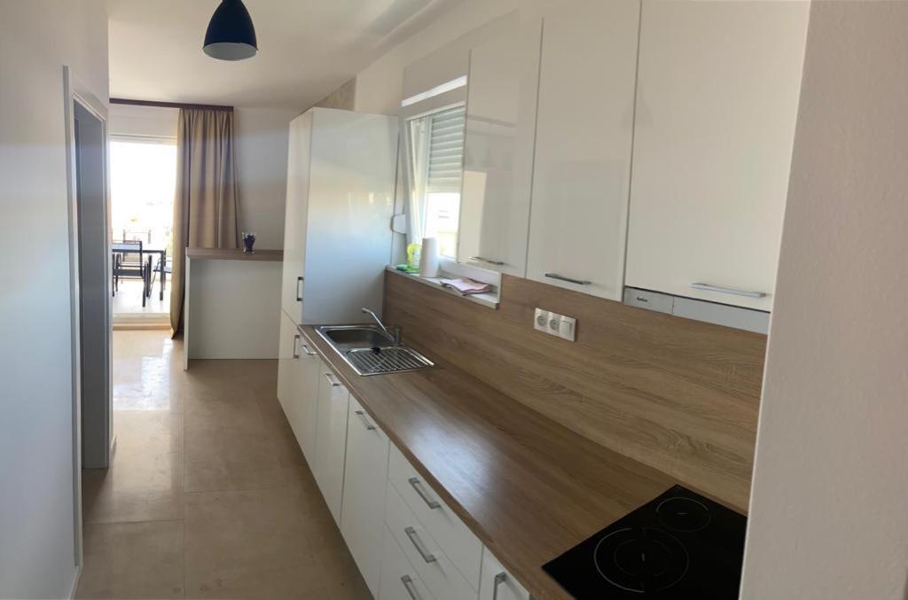 נובליה Sunset Apartments מראה חיצוני תמונה