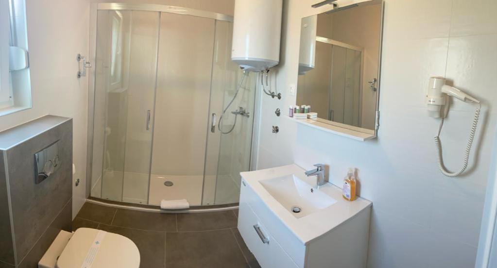 נובליה Sunset Apartments מראה חיצוני תמונה